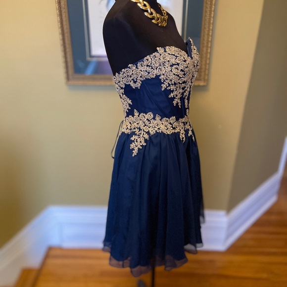 Prom dress - Picture 4 of 8